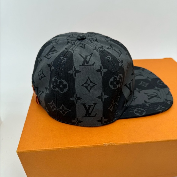 Louis Vuitton NWT’s black and grey monogram baseball cap..archived. Never worn, - Picture 10 of 11